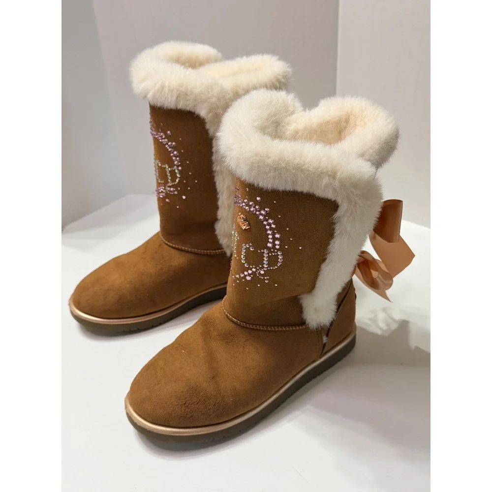 Juicy Couture Womens Chestnut Brown Faux Fur Rhinestone Heart Bow Boots Size 4